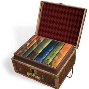 Harry Potter book set in collectible trunk: 1-7